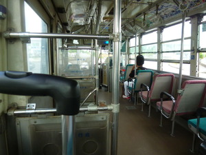 市内行バスは乗客二人