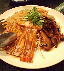 過橋米線 前菜 豚耳・椎茸・くらげ・ハチノス