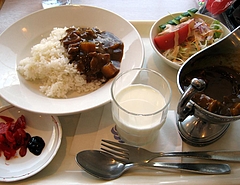 ファミリーレストランスワン よこすか海軍カレー(700円)