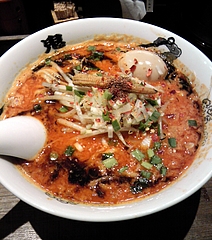 カラシビ味噌らー麺 鬼金棒@神田 味玉カラシビ味噌らー麺・カラ増し、シビ増し(880円)