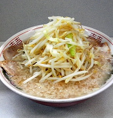 ラーメン神田店(旧ラーメン二郎神田店)@神田駅 ラーメン小・豚(800円)