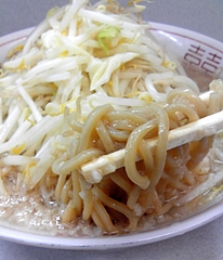 ラーメン神田店(旧ラーメン二郎神田店)@神田駅 ラーメン小・豚 麺
