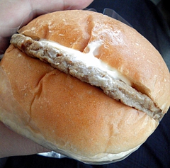 ヤマグチ製菓舗 西芝店 テリヤキパン 中身