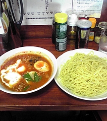 牛すじ野菜つけそば竜馬 トマトチーズつけ麺・ライス付き(800円)