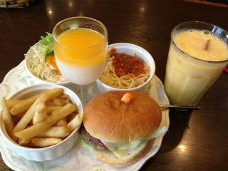 アルハンブラチーズバーガープレート.jpg