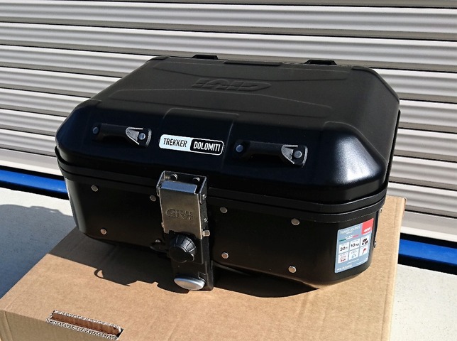 TREKKER DOLOMITI トップケース ブラックラインn30L  鍵付き GIVI DLM30B トップケース アルミ製 30L容量 TREKKER DOLOMITI