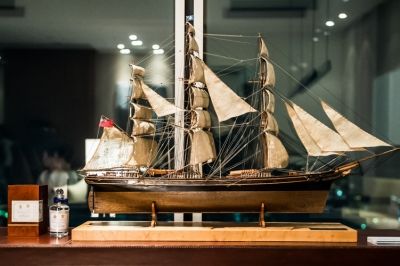 帆船模型カティサークが香水の新作発表会に一役。 : ロープを知る