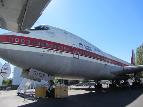 747初号機