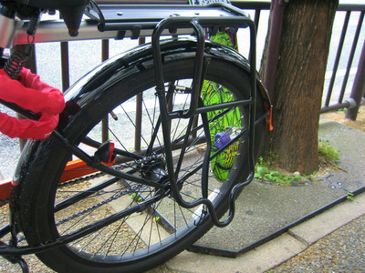 自転車のリアキャリアにベルク ...