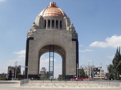 革命記念塔