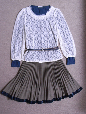 LoisCRAYONLaceBlouseCoordinate