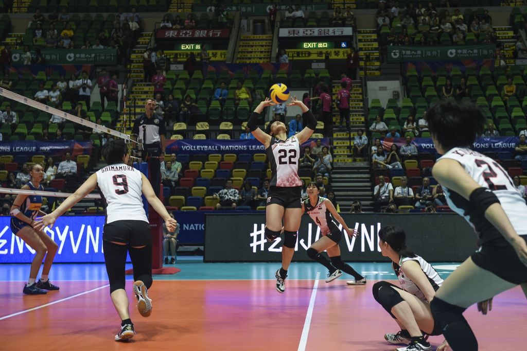 KanamiTashiroCofJapansetstheballduringagameagainstItaly