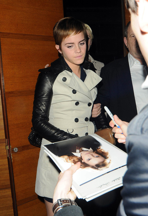 emma-watson-burberry-leather-trenchcoat-02122011-28
