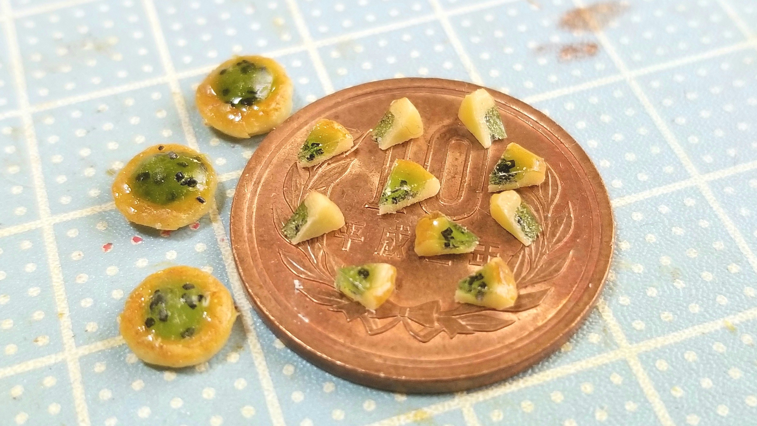 キウイタルト,ミニチュアフード,樹脂粘土,カップケーキ,トッピング