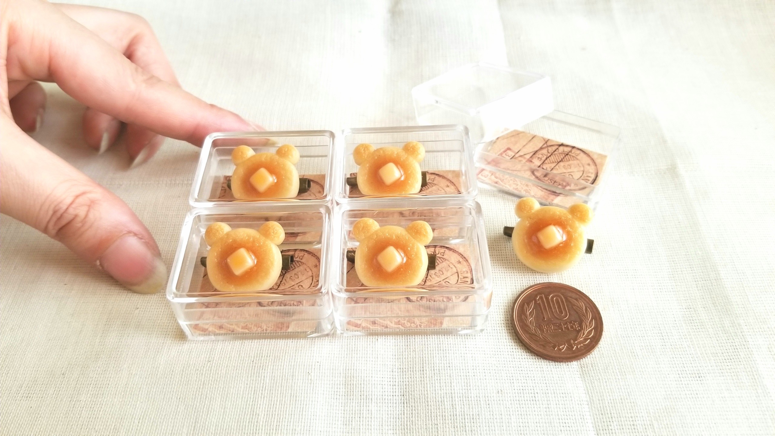 クマちゃんブローチ,ミニチュア,ハンドメイドアクセサリー,樹脂粘土