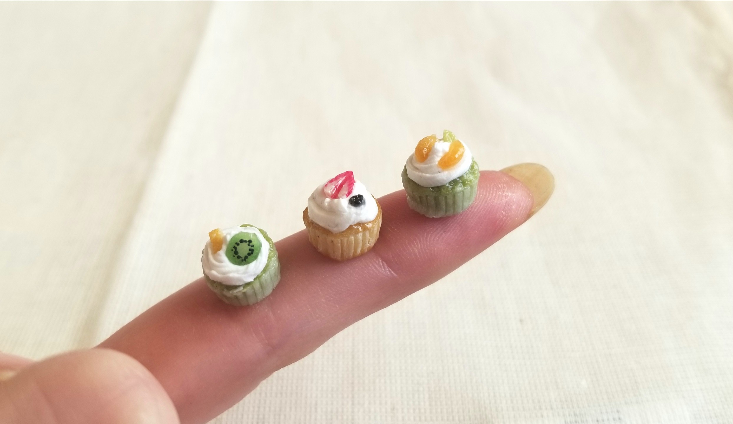 カップケーキ,フルーツ,樹脂粘土,ミニチュア,ミニスウィーツドール