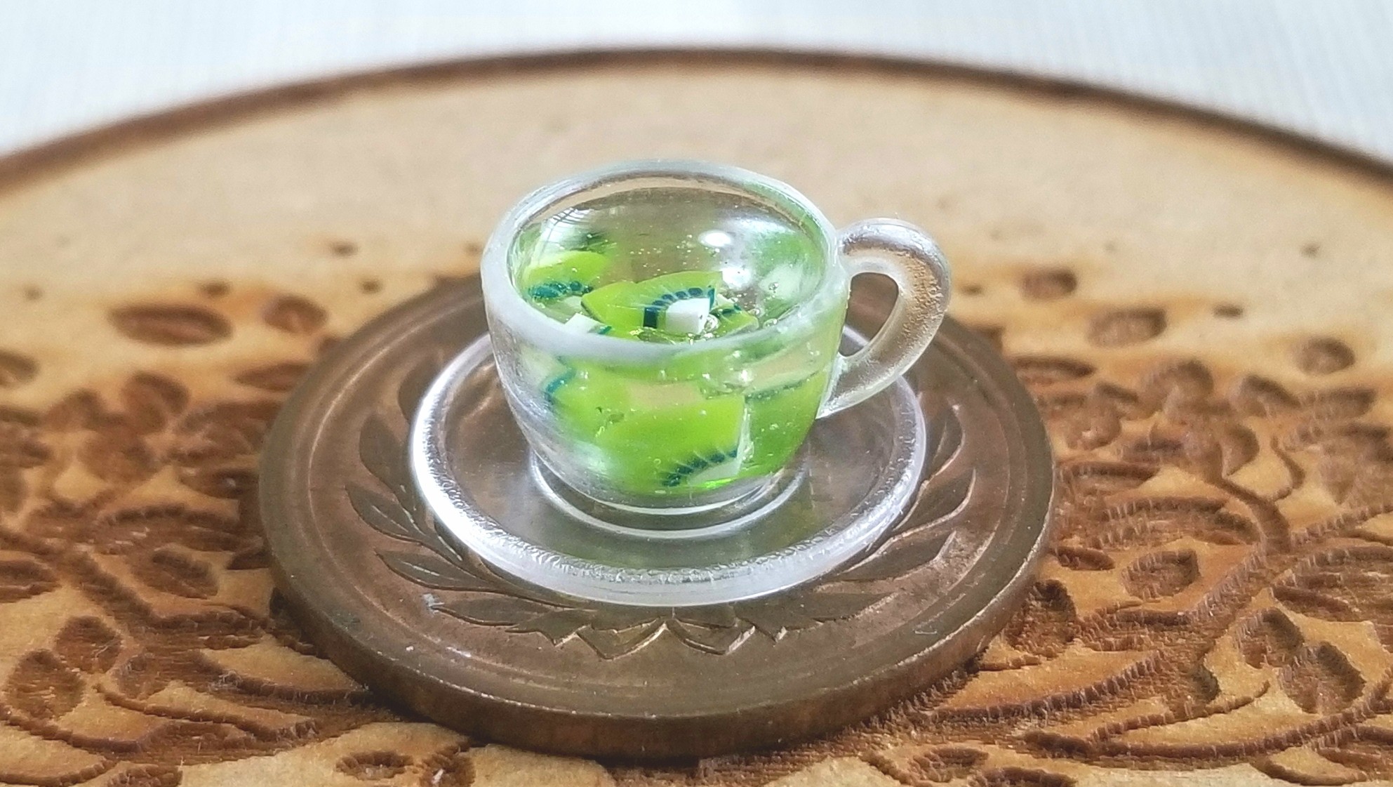 可愛いお洒落なフルーツアイスティー,キウイ,美味しそうな紅茶