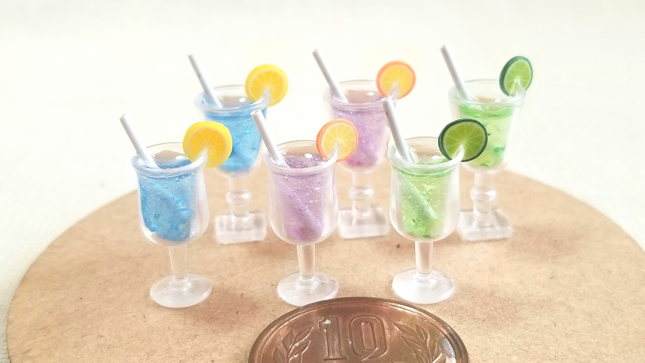 涼しげなスカッシュドリンク,爽やかなジュース,柑橘系,美味しい
