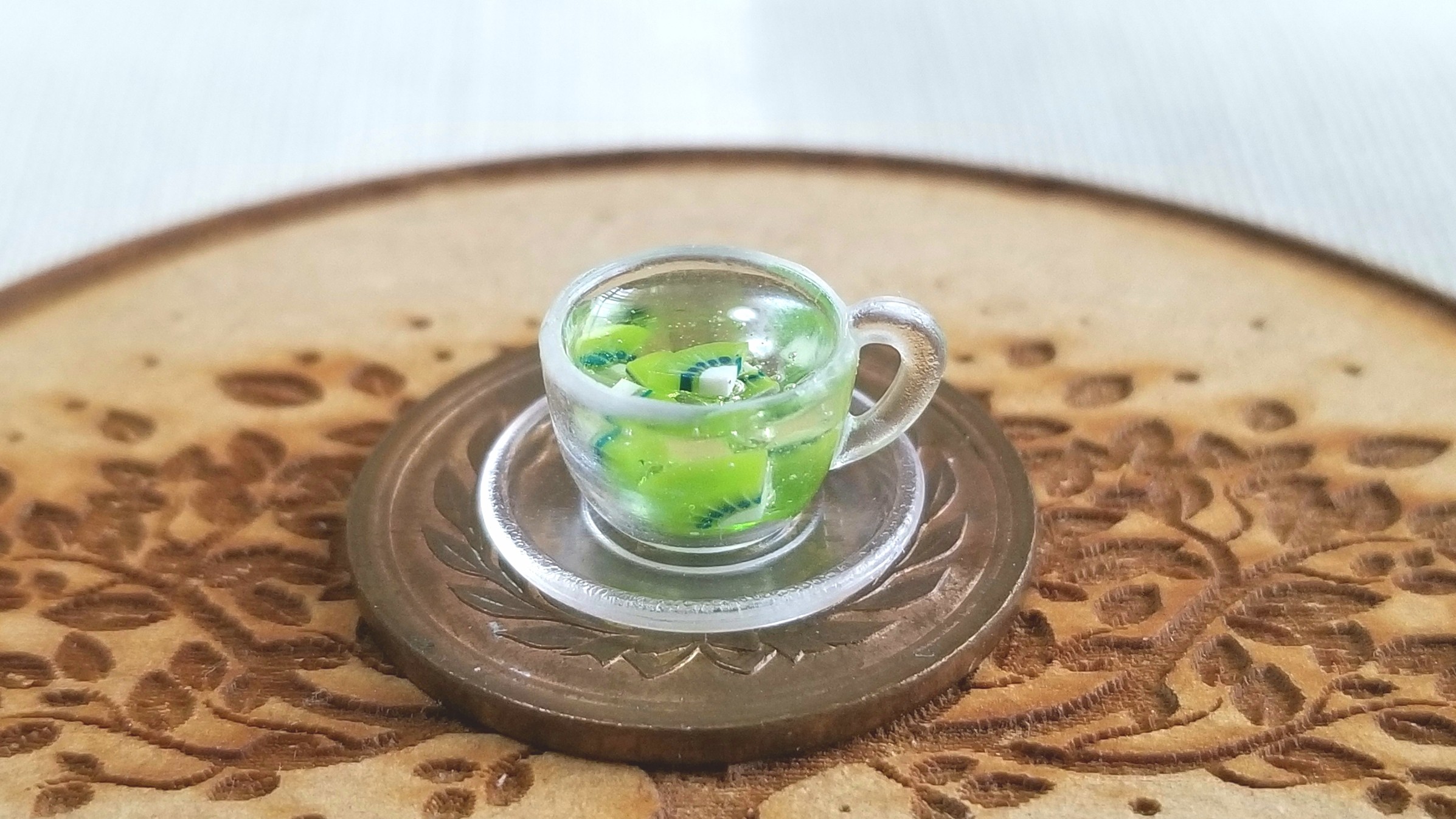 ミニチュアフード,果肉キウイティー,くだもの,レジン,ドール用品小物