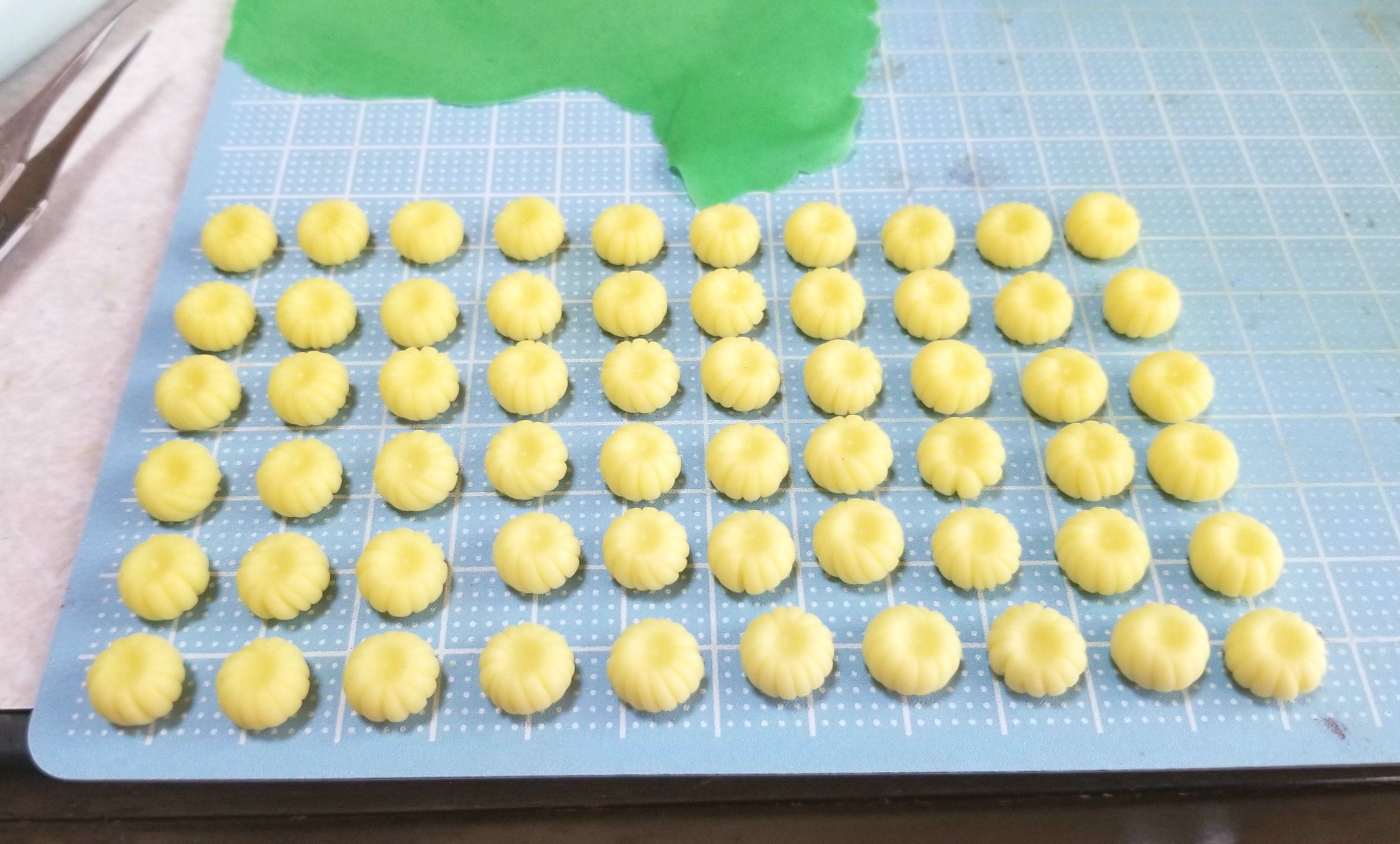 ミニチュアフード,和菓子,ひまわり,練りきり,樹脂粘土,作り方,ドール