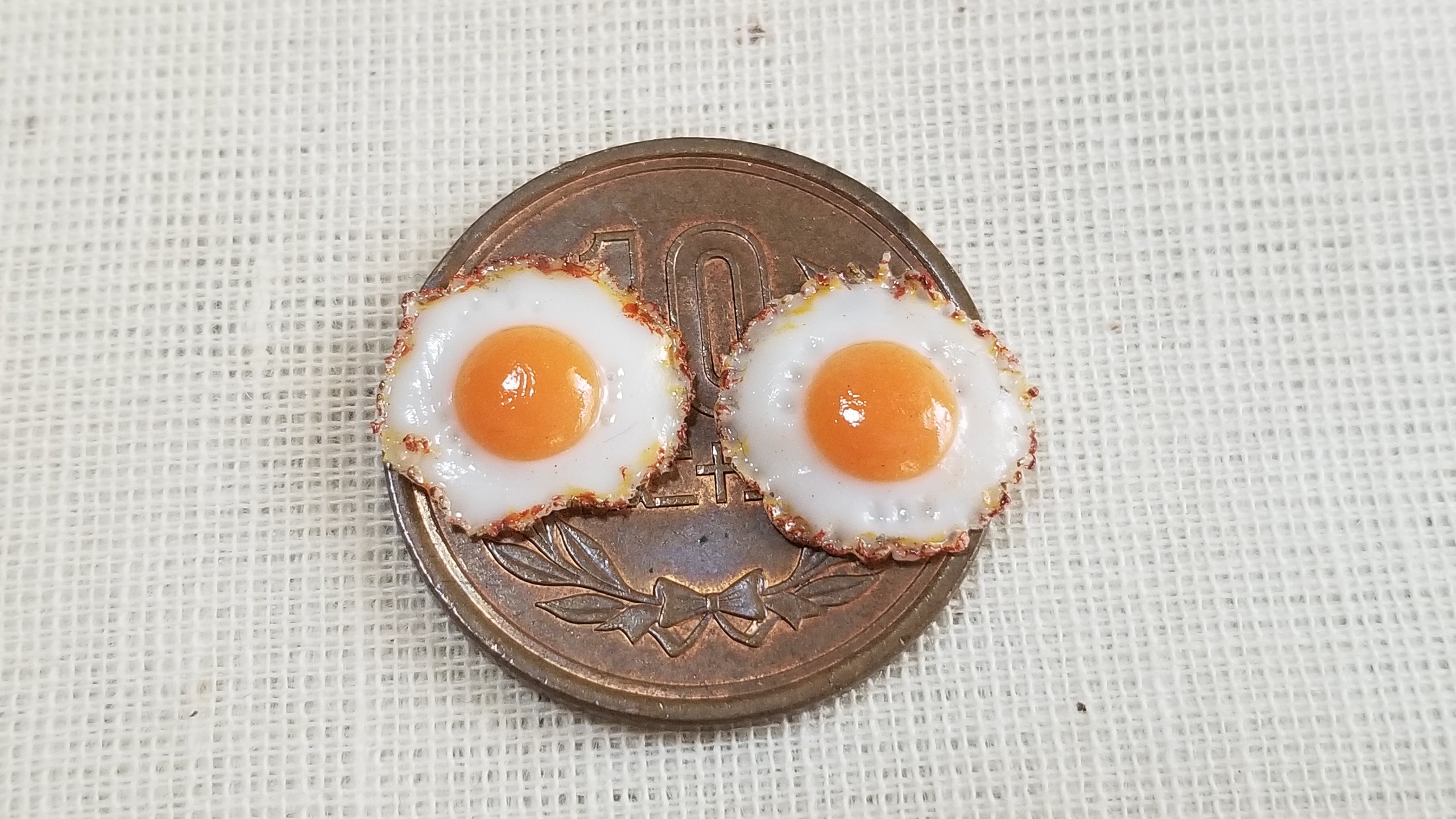 粘土なのにリアルで美味しそうな目玉焼き,朝食に,モーニングの定番