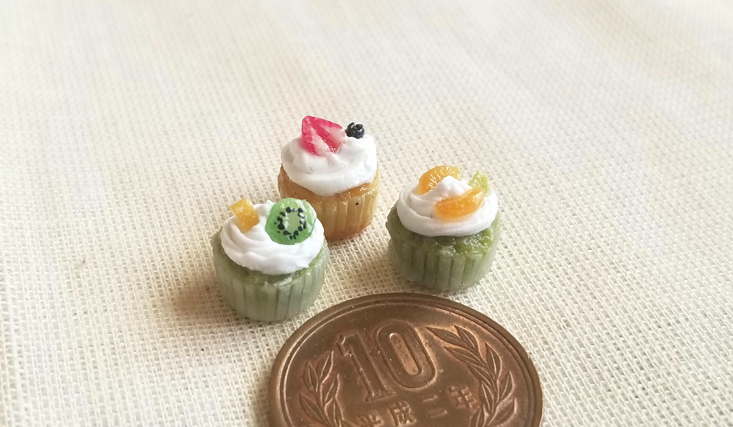 カップケーキ,フルーツ,樹脂粘土,ミニチュアフード,シルバニア,人形