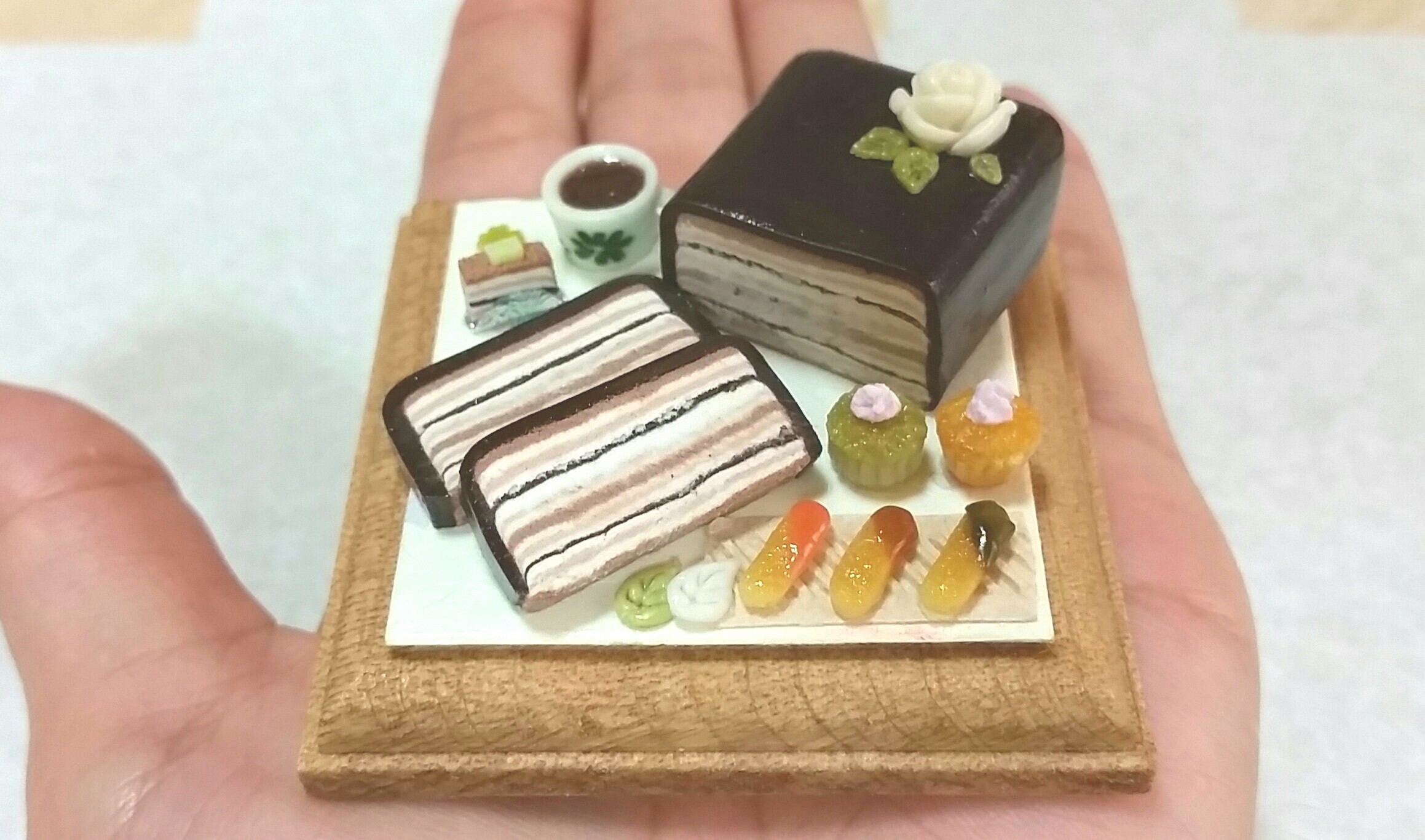 ミニチュアフード,かわいいチョコレートケーキ,紙樹脂粘土,スイーツ