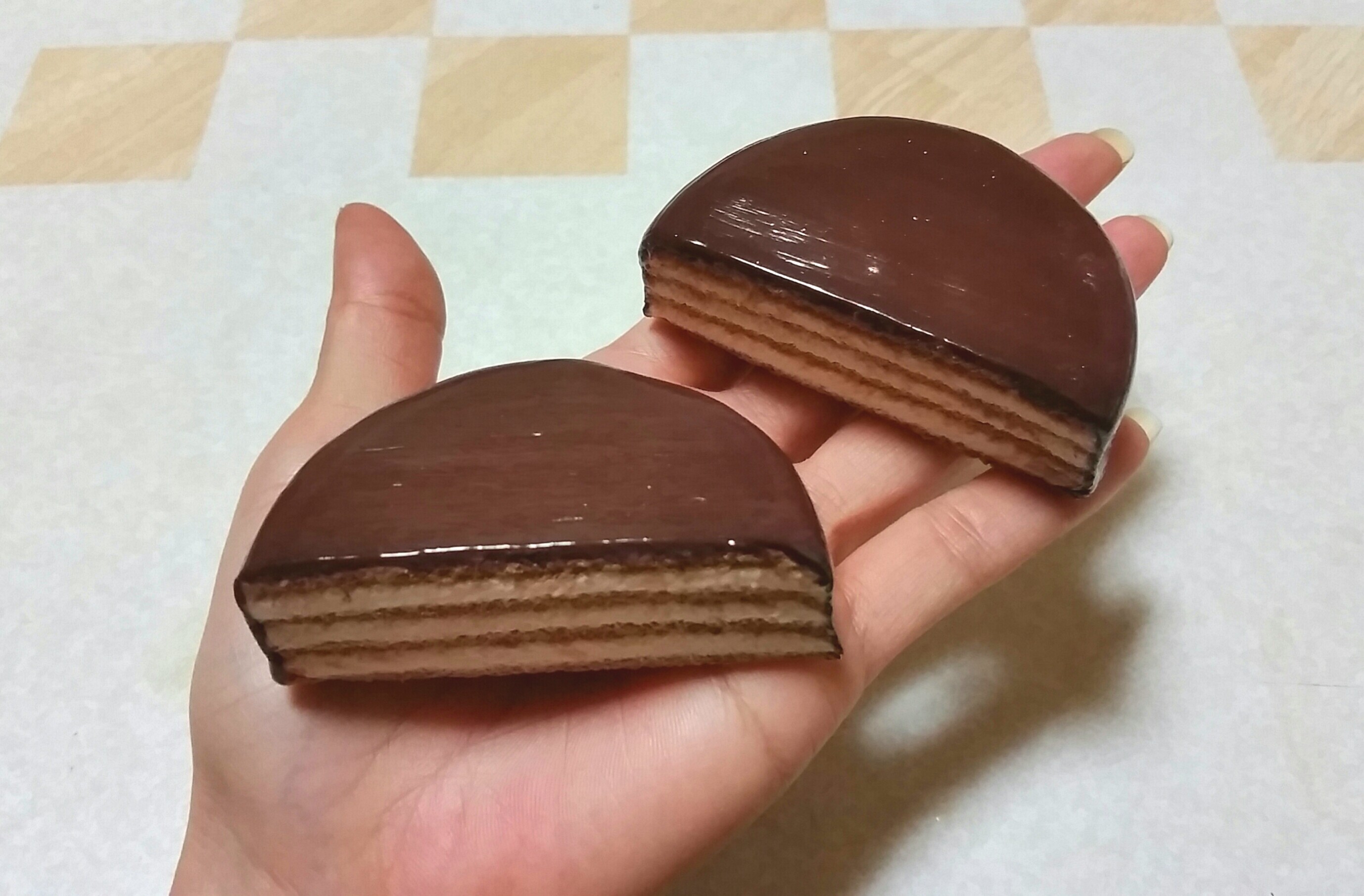 ミニチュアフェイクフード,転売模倣,チョコレートケーキ,紙樹脂粘土