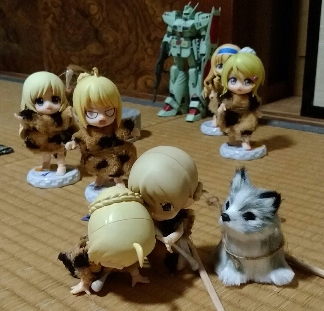 仲間を思う優しい原始人たち,かわいいドール,助け合い精神,友情大切