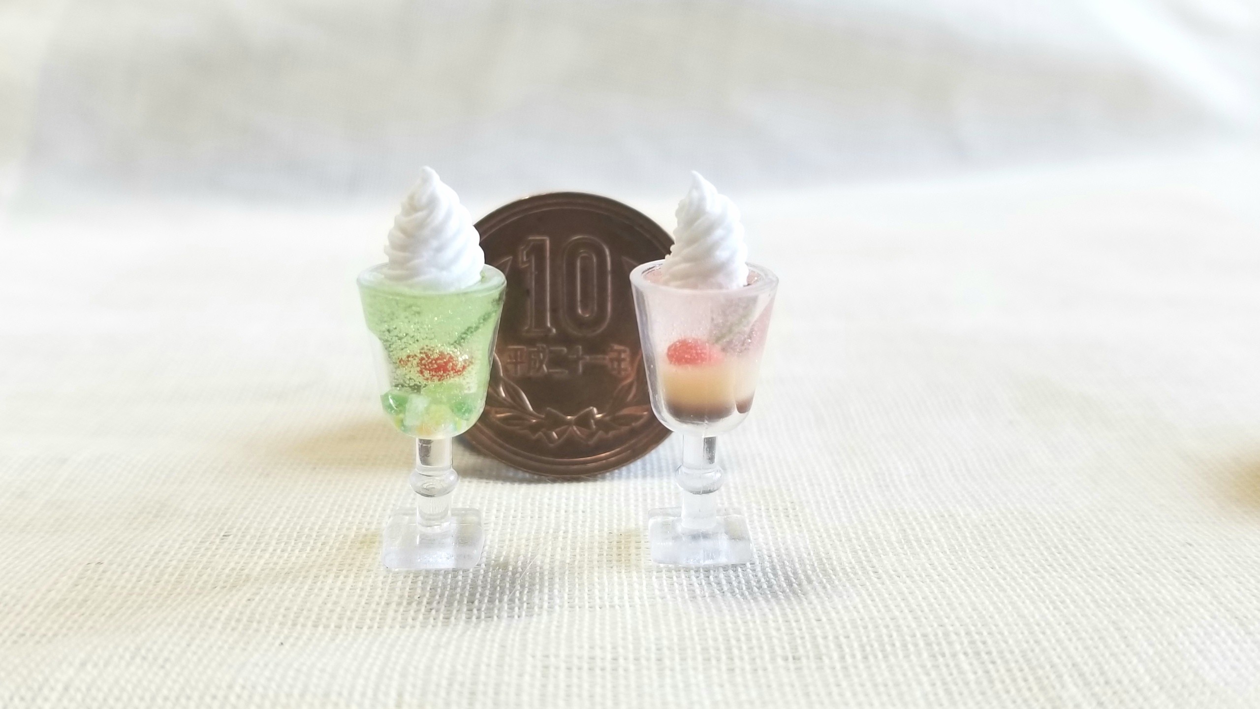おいしそうな爽やか,クリームソーダフロート,メロン桜さくらんぼ
