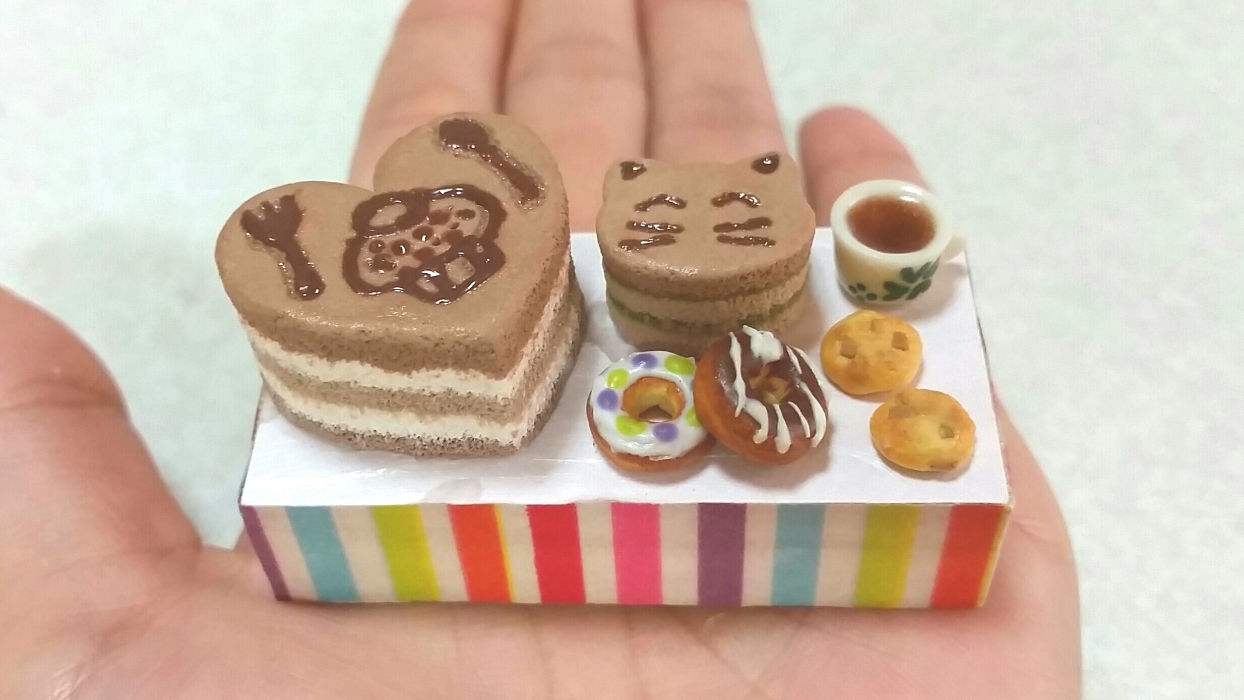 ミニチュア,ココアのケーキ,ドーナツ,樹脂粘土,可愛い,手作りアート