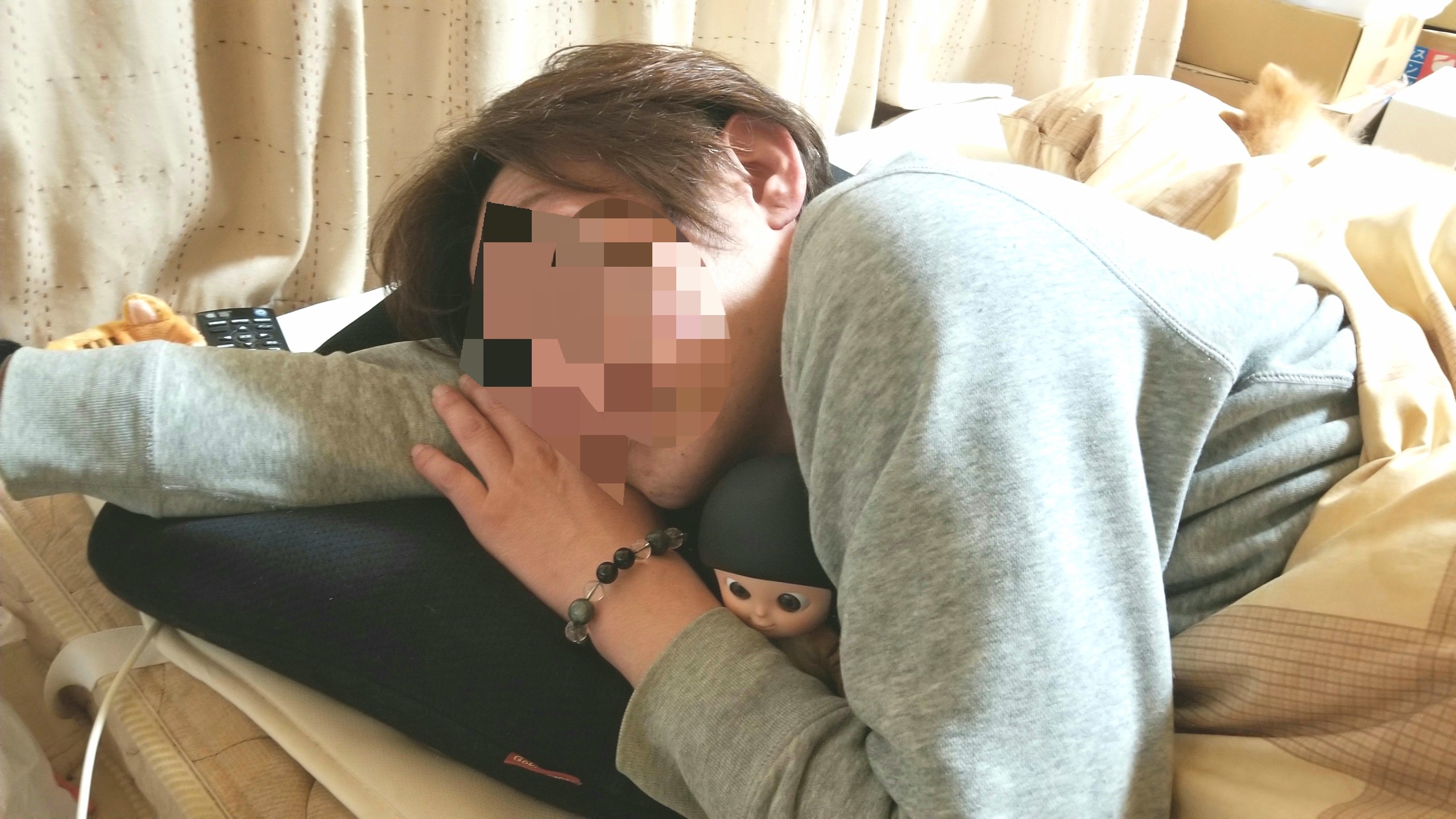 彼氏とかわいいドール,うちの子抱きしめるおっさん,自宅デート