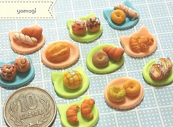 小さくて可愛いパンがたくさん,いっぱいのぱん,ミニチュアパン,粘土