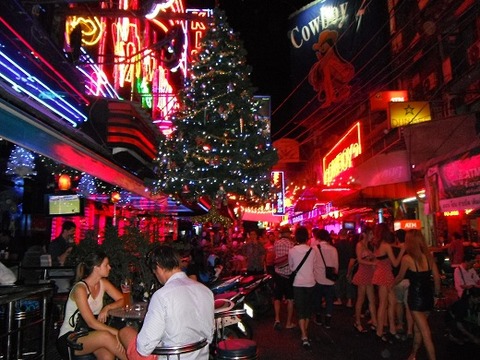 クリスマスが終わってもクリスマスツリー