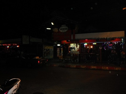 ムエタイリングのあるバービア群