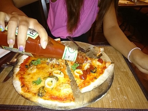 タイ人はピザにケチャップ