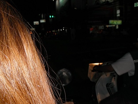 バイクでセカンドロードを激走