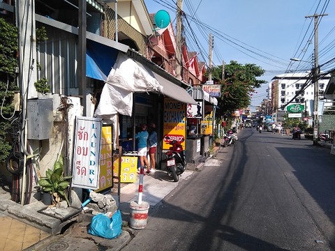 LKルネッサンス横の両替屋