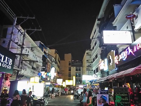 クイーンクラブ、ニンジャ付近