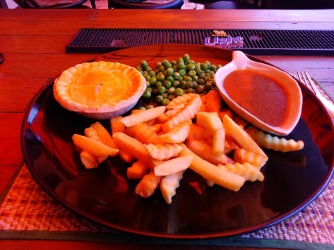 ステーキとレバーのパイ