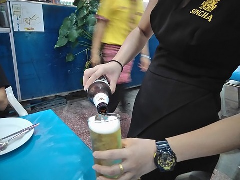 シンハのビアガール