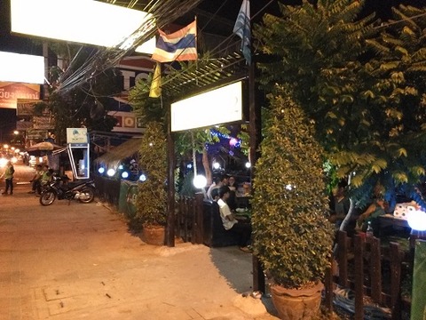 サウスパタヤ通りのムーガタレストラン