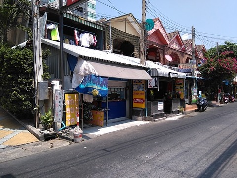 LKルネッサンス横の両替屋