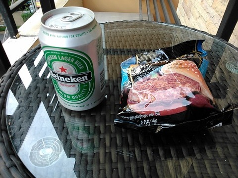 ビールとハンバーガー