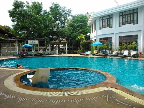 アレカロッジのプール