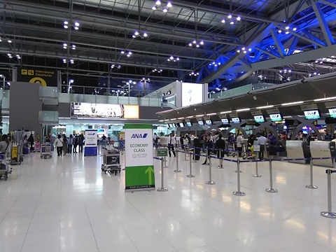 ANAチェックインカウンター