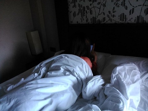 ベッドでリラックス