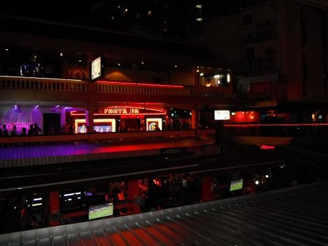 レインボー4前から見たナナプラザ