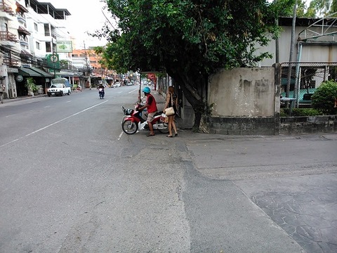 バイタクで帰るアイアン嬢