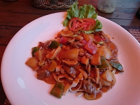 ビーフストロガノフパスタ